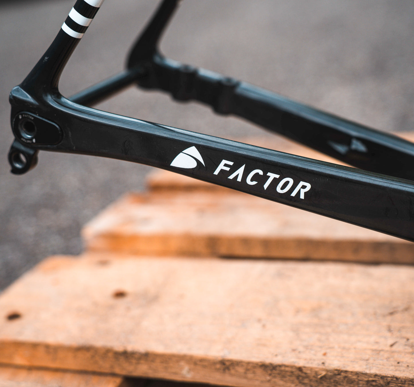 Factor O2 Disc carbon racefiets frameset in maat 58