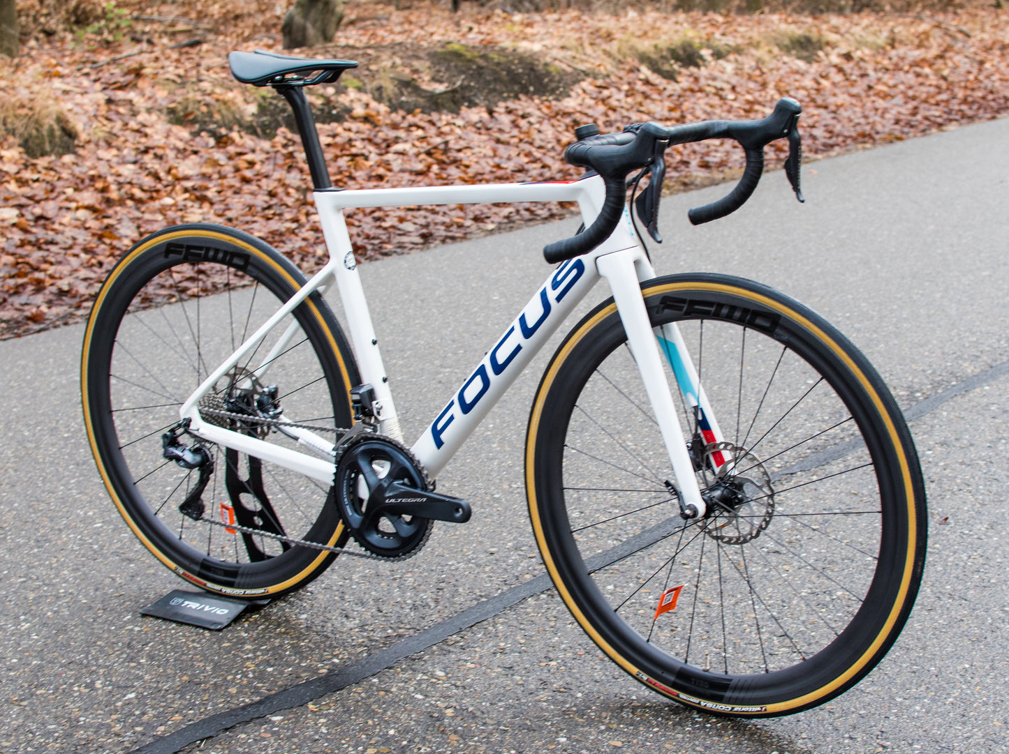 Focus Izalco max 8.9 carbon racefiets Ultegra Di2 FFWD M54