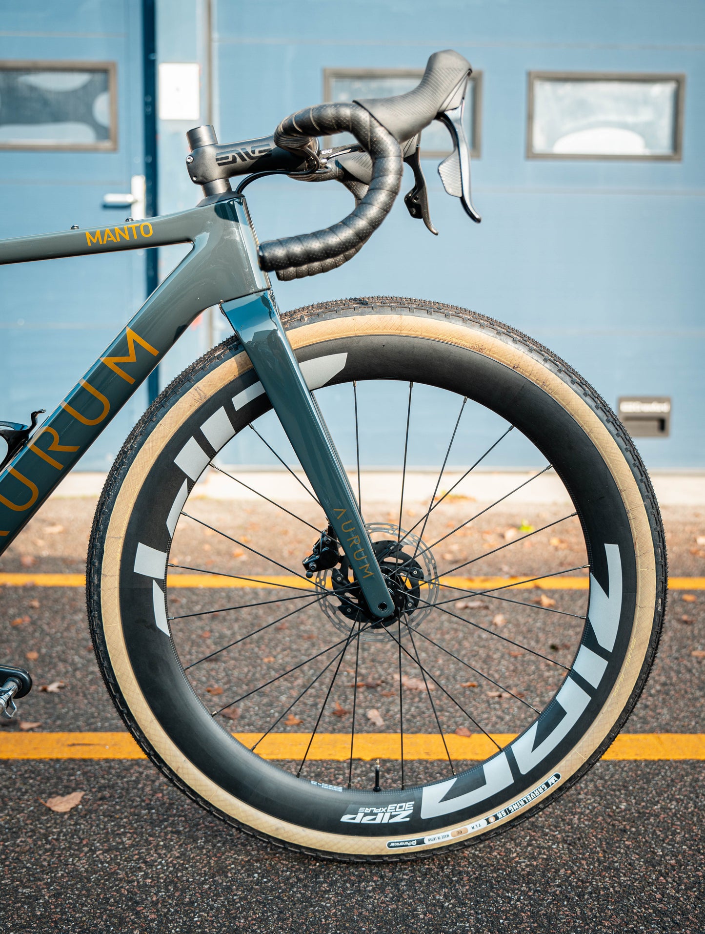 Aurum Manto SRAM Force AXS Zipp Custom 51 Carbon Gravelbike
