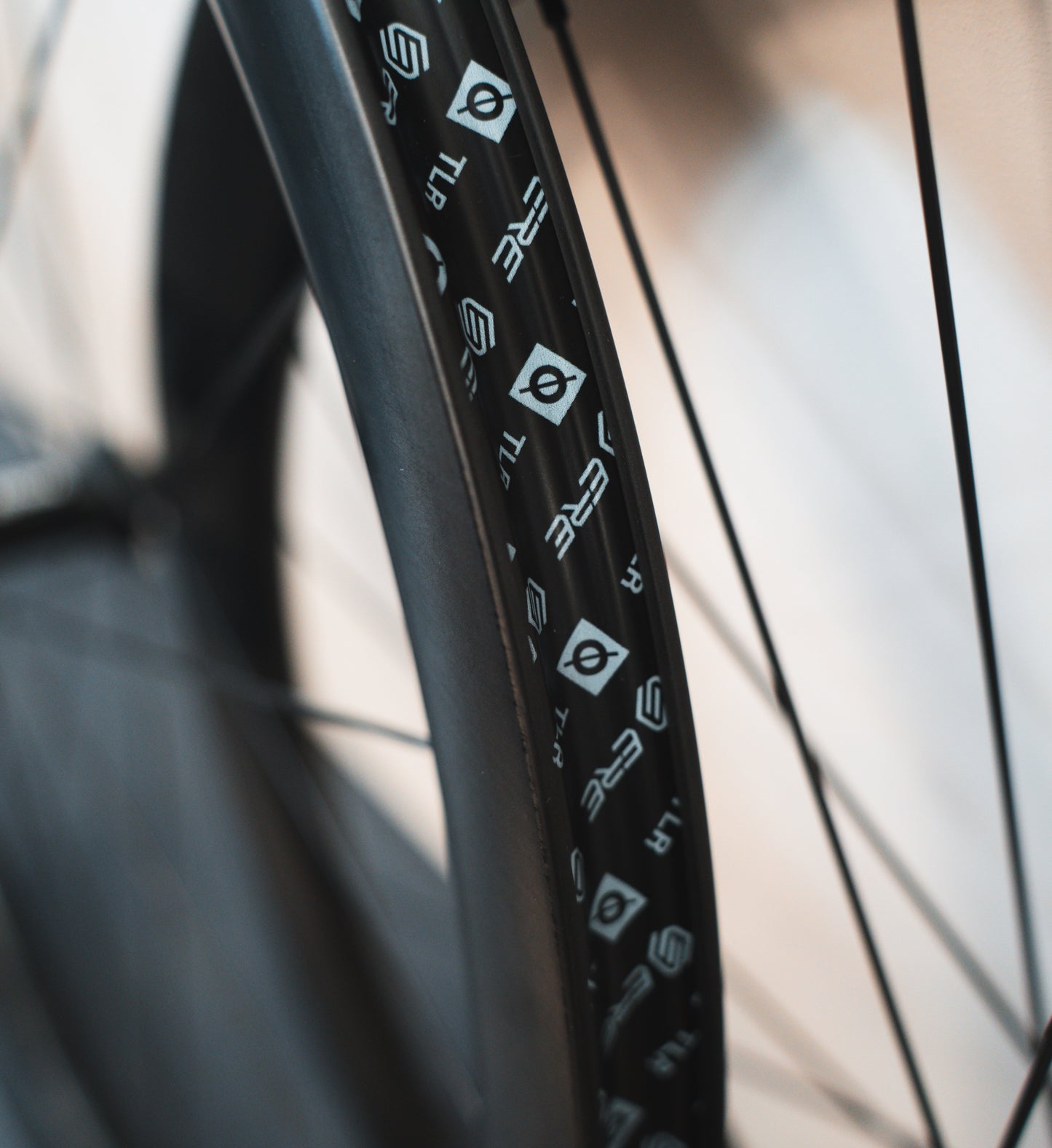 Ere Omnia CLR45 Carbon Wielset NIEUW