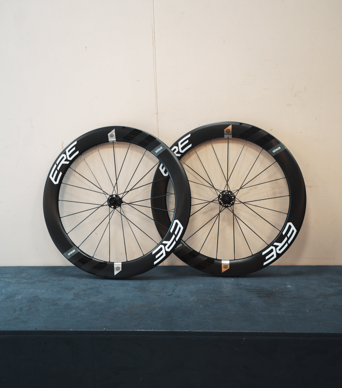 Ere Genus II AE65-R Team Edition Shimano HG Carbon Wielset Nieuw