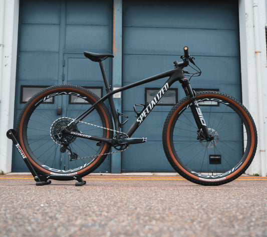 Specialized Epic Expert Hardtail met Roval Control