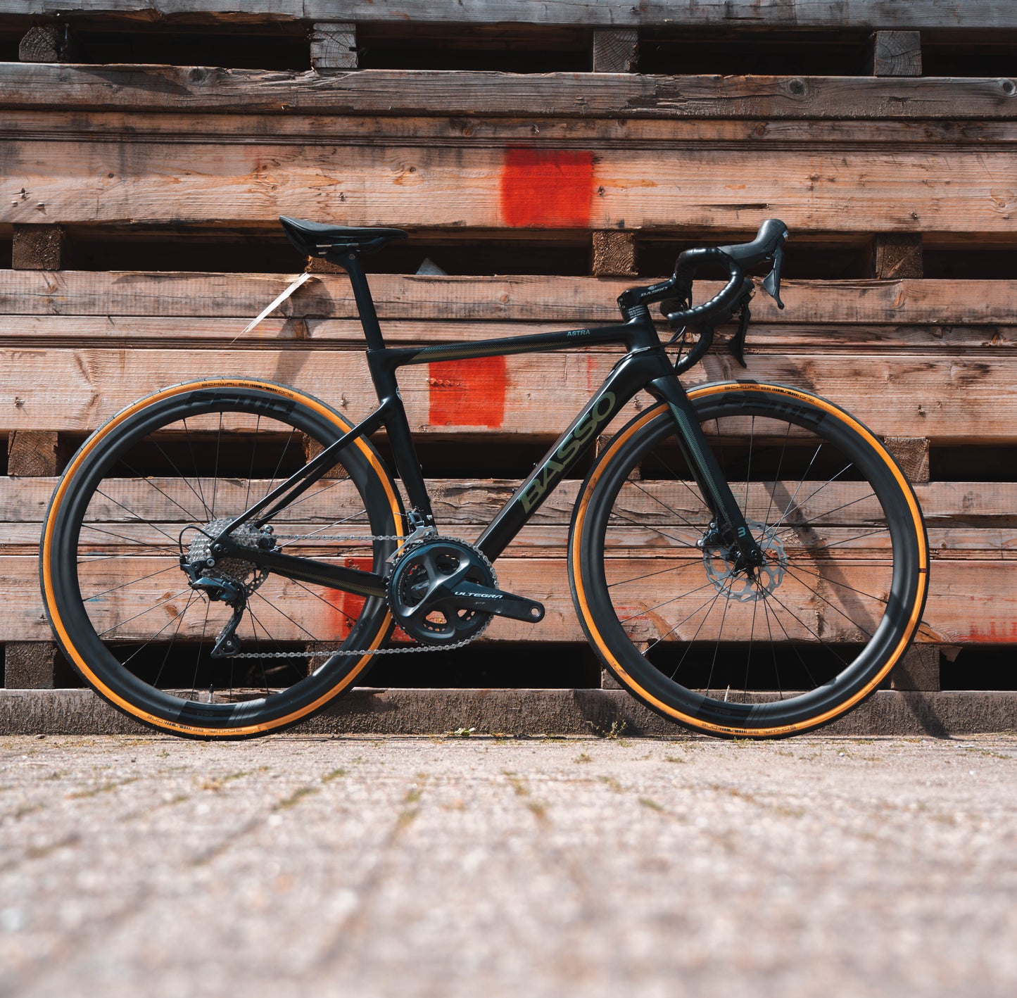 Basso Astra Disc 2022 carbon racefiets Ultegra r8020 FFWD