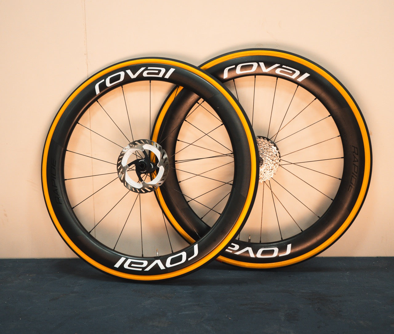 Roval Rapide CL2 Incl Cassette banden en schijven Carbon Wielset