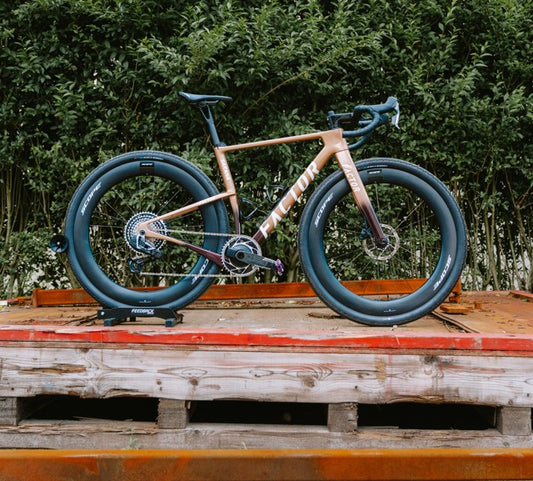 Factor Sarana SRAM Force AXS XPLR 13 Speed Scope Carbon Gravelbike 52 NIEUW