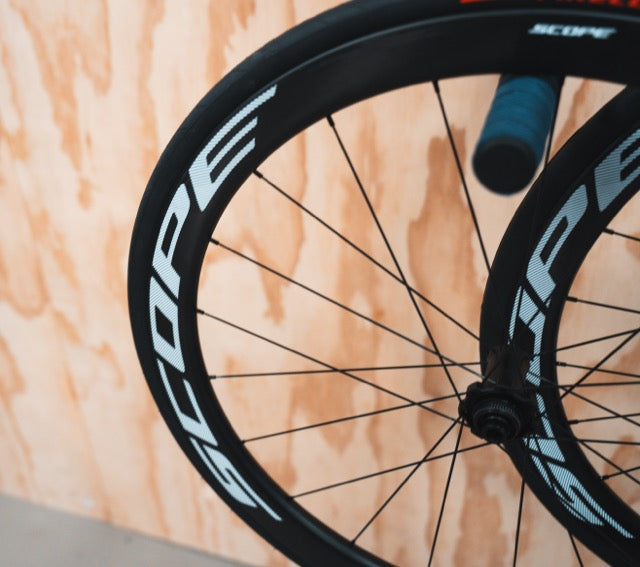 Scope R4 NIEUW Incl Pirelli Banden Carbon Wielset