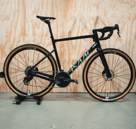 Isaac Torus SRAM Force AXS DT Swiss XL Carbon Gravelbike