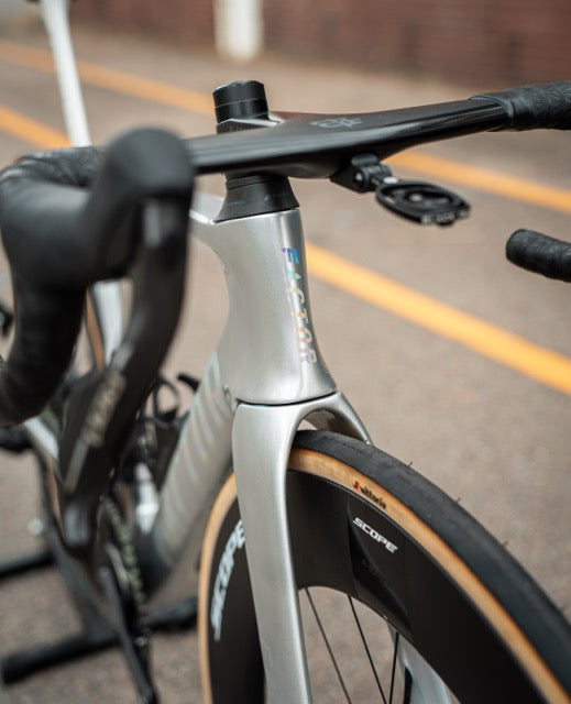 Factor Ostro VAM Arctic Chrome 52 SRAM Red AXS Scope Carbon Racefiets NIEUW