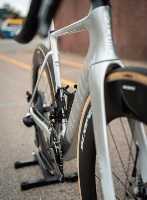 Factor Ostro VAM Arctic Chrome 52 SRAM Red AXS Scope Carbon Racefiets NIEUW