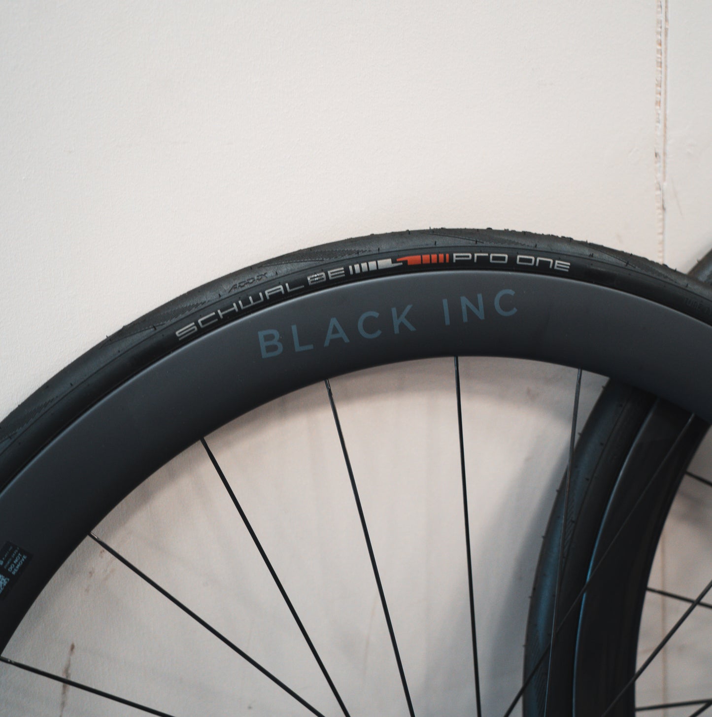 Black Inc Forty Five Incl banden, schijven en cassette Carbon Wielset
