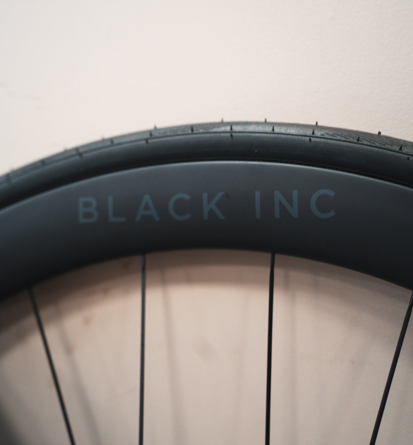 Black Inc Forty Five Incl banden, schijven en cassette Carbon Wielset