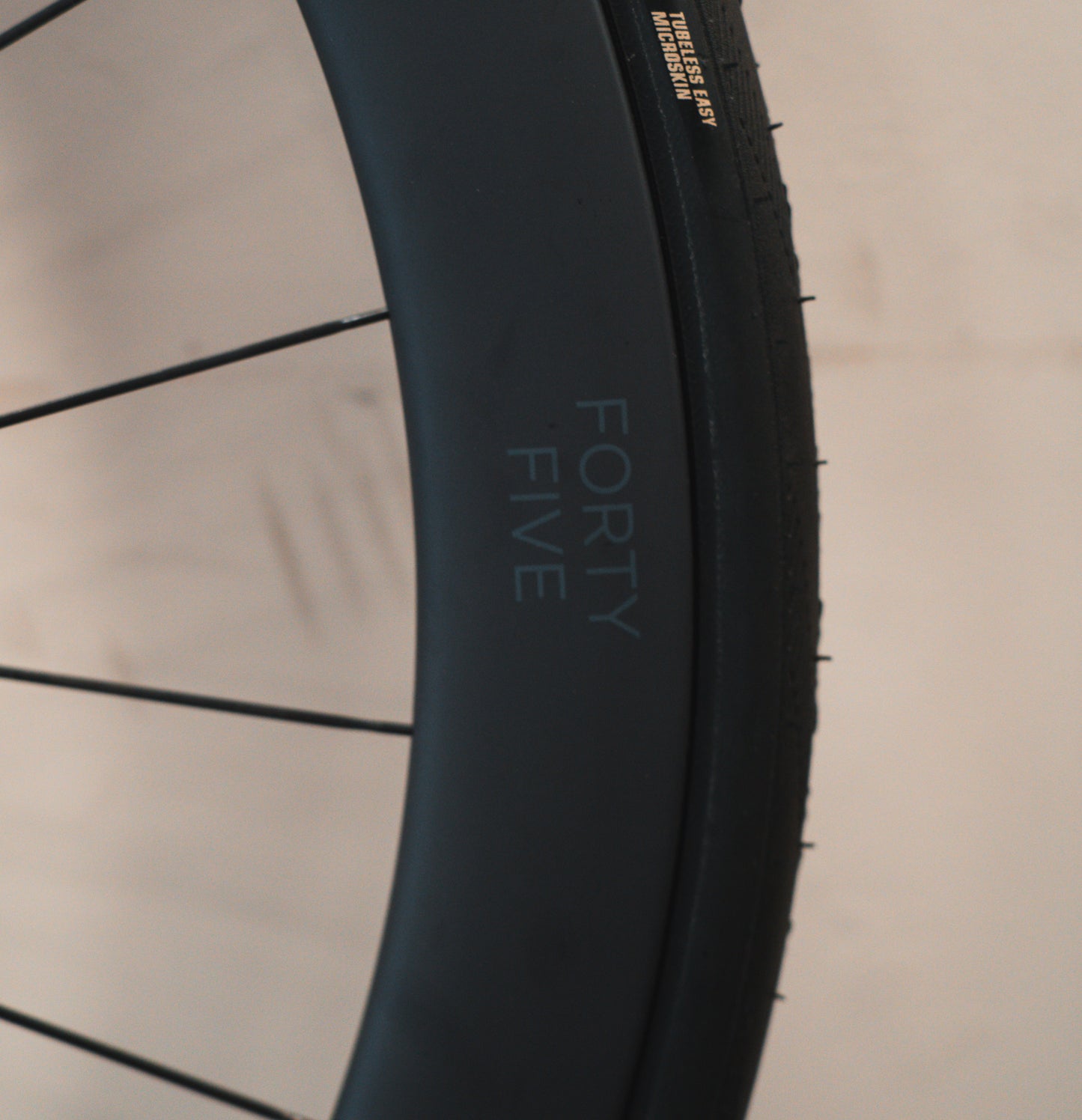 Black Inc Forty Five Incl banden, schijven en cassette Carbon Wielset