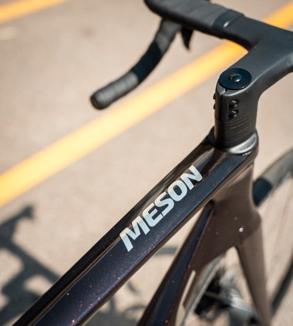 Isaac Meson Shimano 105 DI2 M DT Swiss Carbon Racefiets